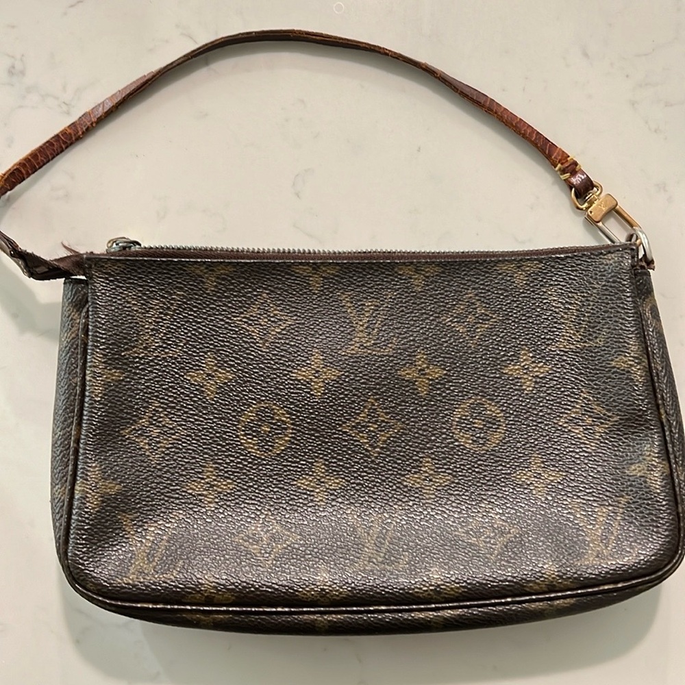 Louis Vuitton monogram pochette